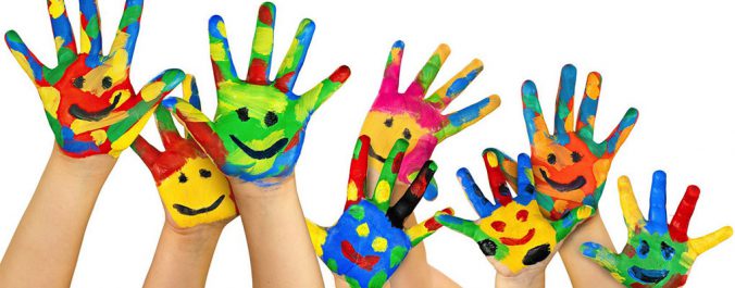 mains-enfants-peinture-couleurs